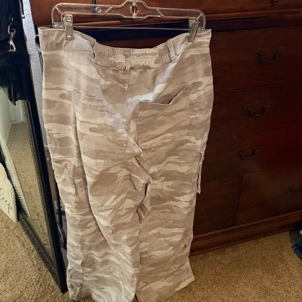 Women’s Xhilaration Camo Pants